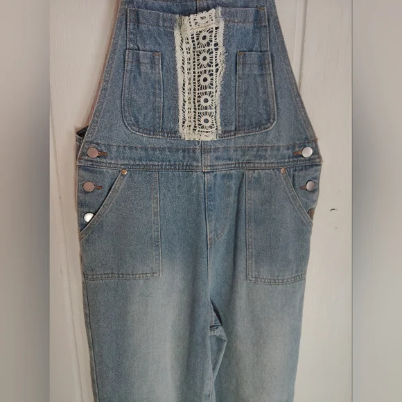 NWT!! POL, Chic Overalls with Embroidery Detail. Size M - Picture 5 of 12